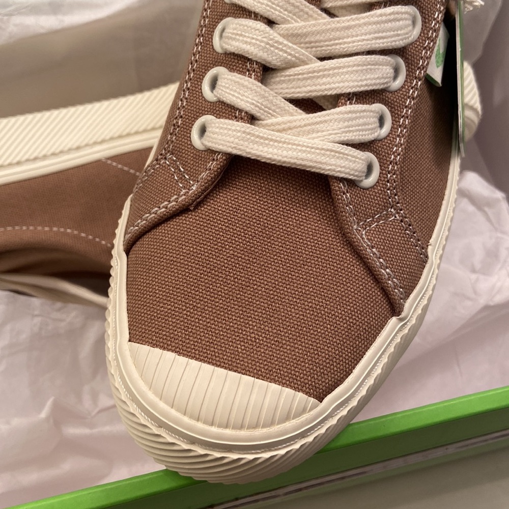 Cariuma Sand Contrast Thread Canvas OCA Low Top Sneakers Women 9.5/Men 8 New - Picture 8 of 14